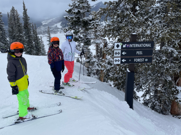 2 kids and their mom ready to go down ski slopes